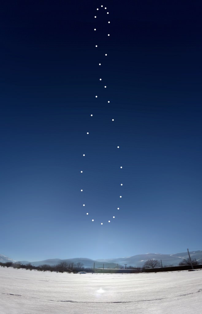 A compilation of images of the Sun taken at the same time and place over the course of 2015, as seen from Sulmona, Abruzzo, Italy. Credit and copyright: Giuseppe Petricca.