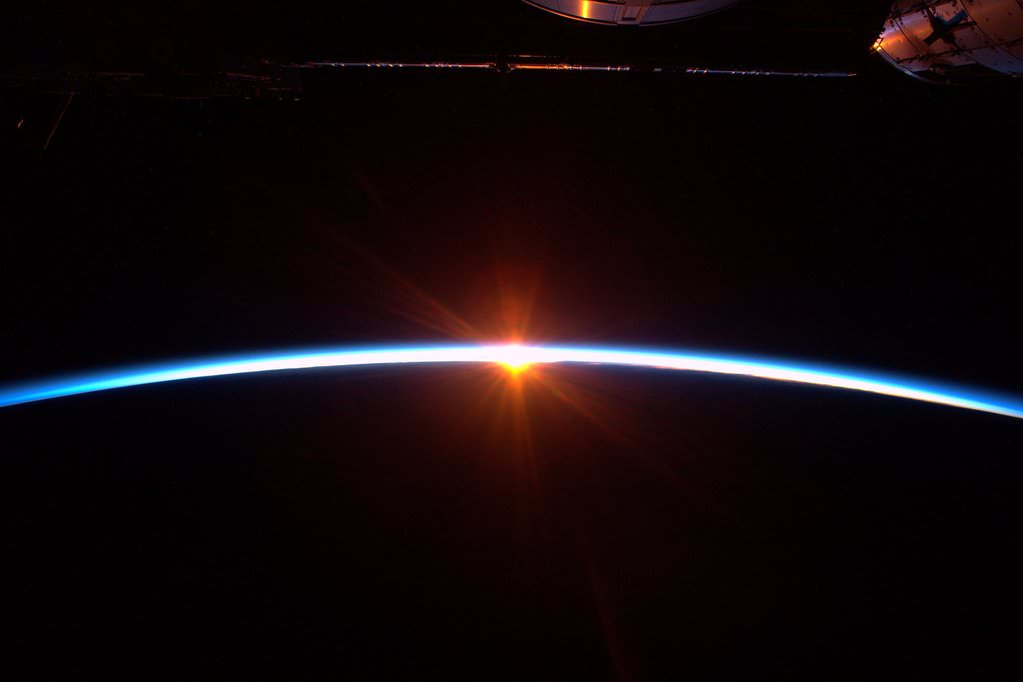 A little #sunrise to brighten your #BlueMonday !  Jan. 18, 2016. #YearInSpace. Credit: NASA/Scott Kelly/@StationCDRKelly