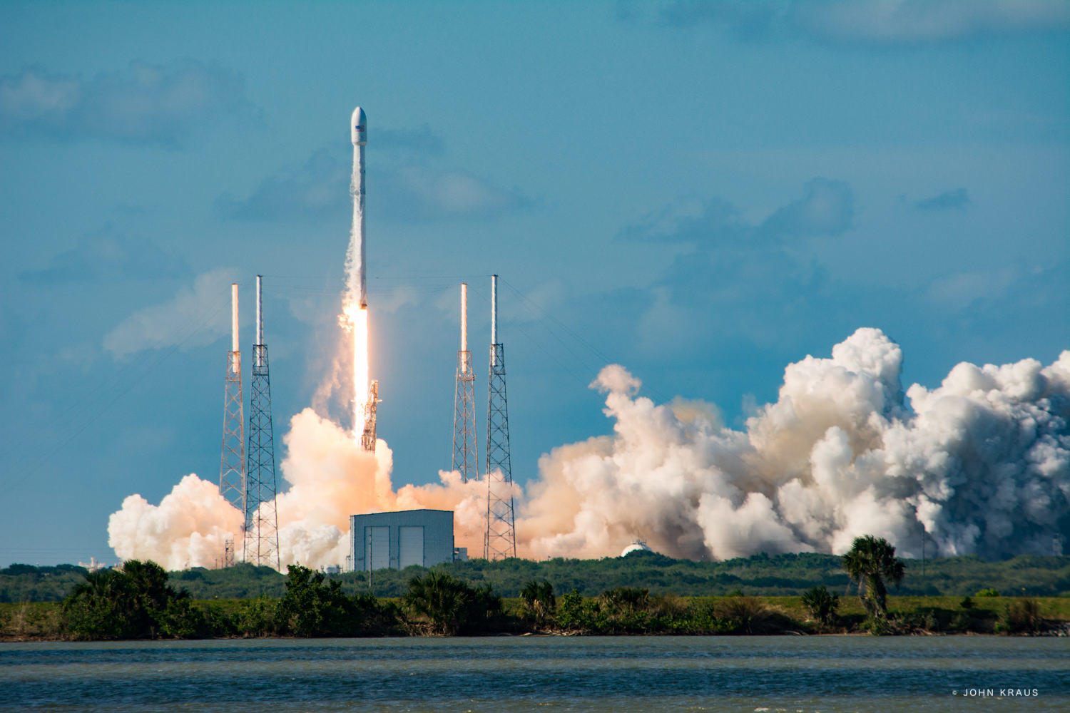Liftoff of SpaceX Falcon 9 with Thaicom-8 on May 27, 2016 from Space Launch Complex 40 at Cape Canaveral Air Force Station, Fl.  Credit: John Kraus 