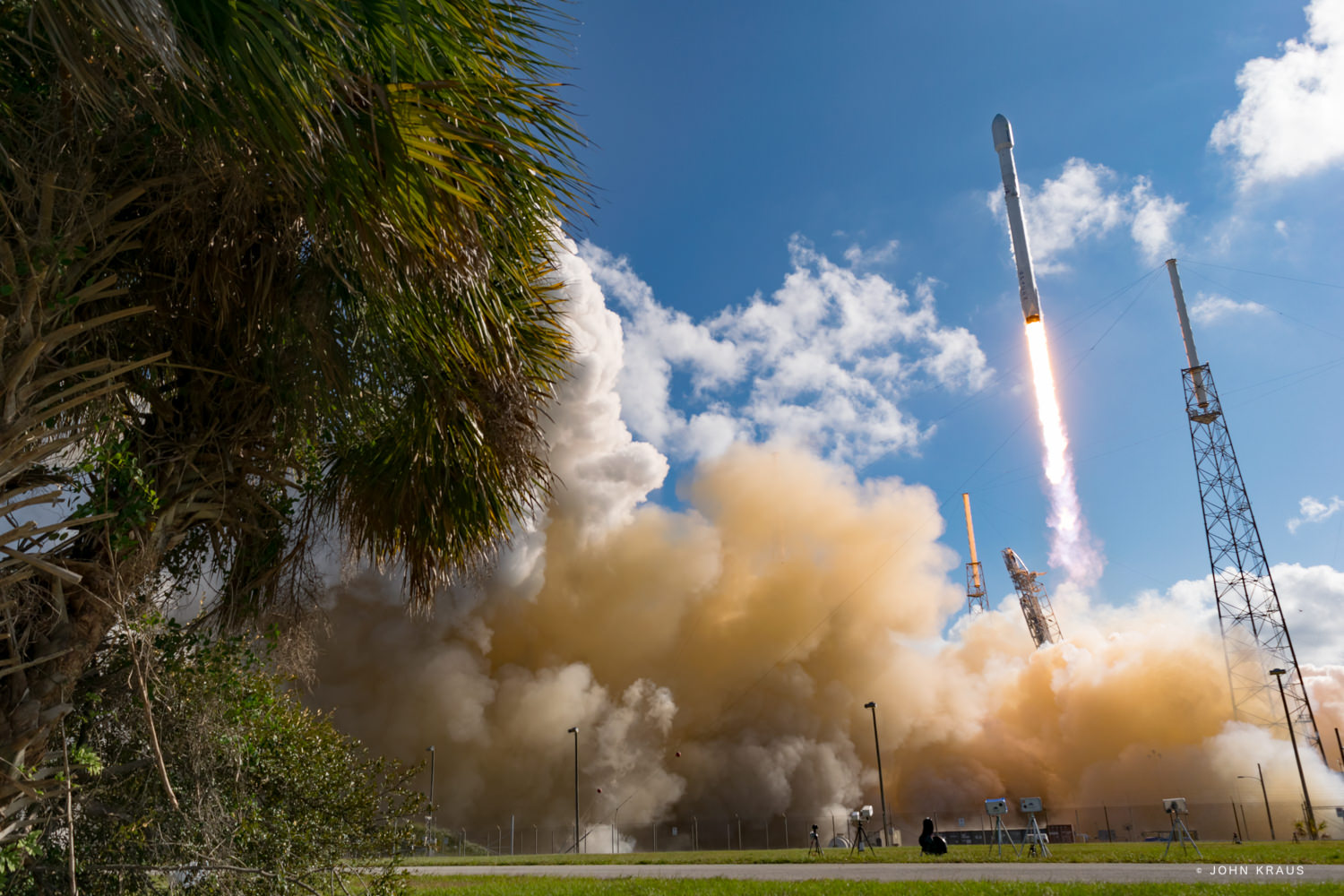 Liftoff of SpaceX Falcon 9 with Thaicom-8 on May 27, 2016 from Space Launch Complex 40 at Cape Canaveral Air Force Station, Fl.  Credit: John Kraus