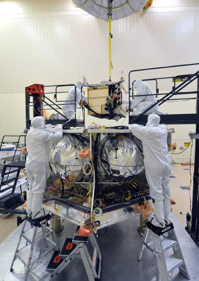 Workers place the special radiation vault for NASA's Juno spacecraft onto the propulsion module. Image credit: NASA/JPL-Caltech/LMSS 