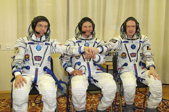 The Soyuz TMA-15 crew (from left to right), showing Thirsk, Roman Romanenko, Frank De Winne. Credit: NASA/Victor Zelentsov