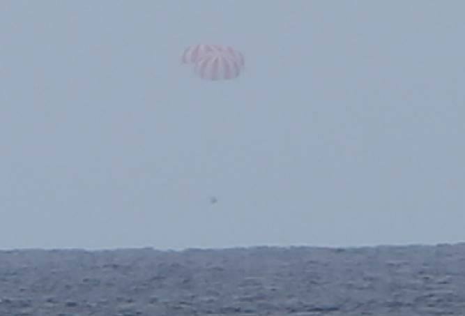 SpaceX Dragon CRS-9 returned to Earth with a splash down in the Pacific Ocean on Friday, Aug. 26, 2016 after more than a month stay at the International Space Station.  Credit: SpaceX