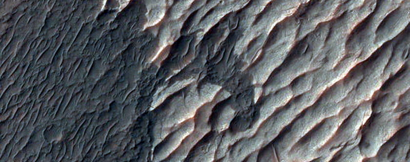 Chloride and Paleo Dunes in Terra Sirenum. Credit: NASA/JPL/University of Arizona.