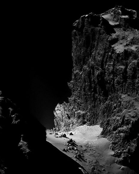 High cliffs on the surface of Comet Churyumov–Gerasimenko as imaged by the Rosetta spacecraft. Image Credit & Licence (CC BY-SA 3.0 IGO): ESA, Rosetta spacecraft, NAVCAM; Additional Processing: Stuart Atkinson 