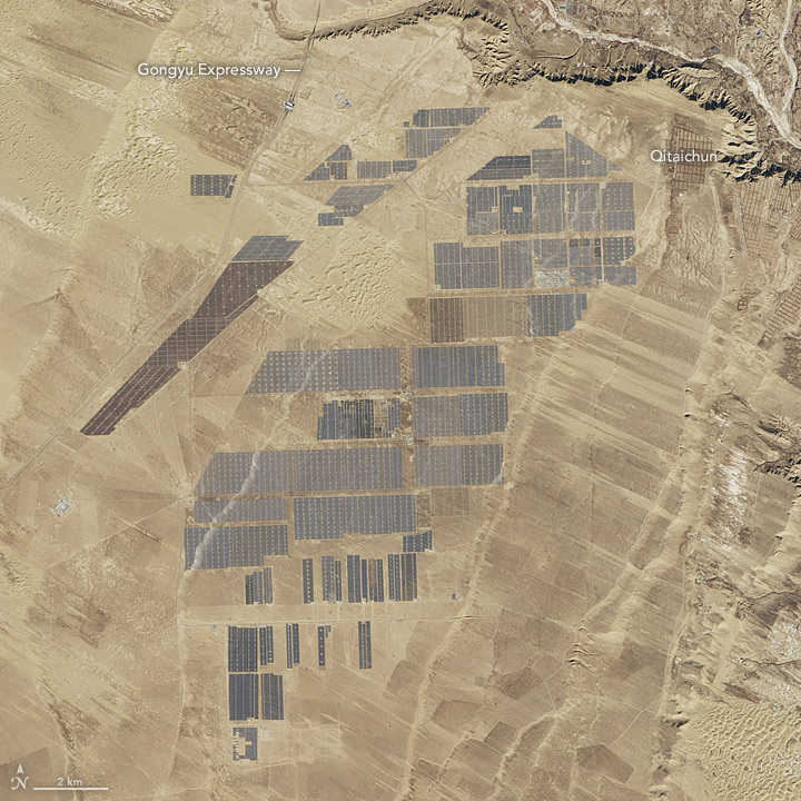 You Can T See The Great Wall Of China From Space But You Can See Their Giant Solar Farm Universe Today