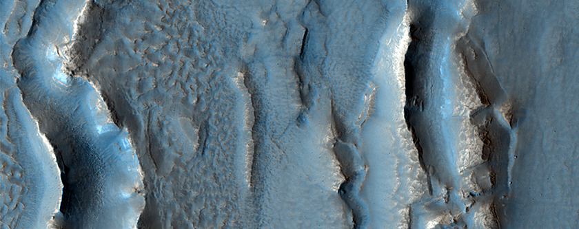 Deuteronilus Mensae (DM)has many rough surface features. The Mars Reconnaissance Orbiter has shown that many areas in DM are sub-surface glaciers covered by a thin layer of debris. Image: NASA/JPL/University of Arizona