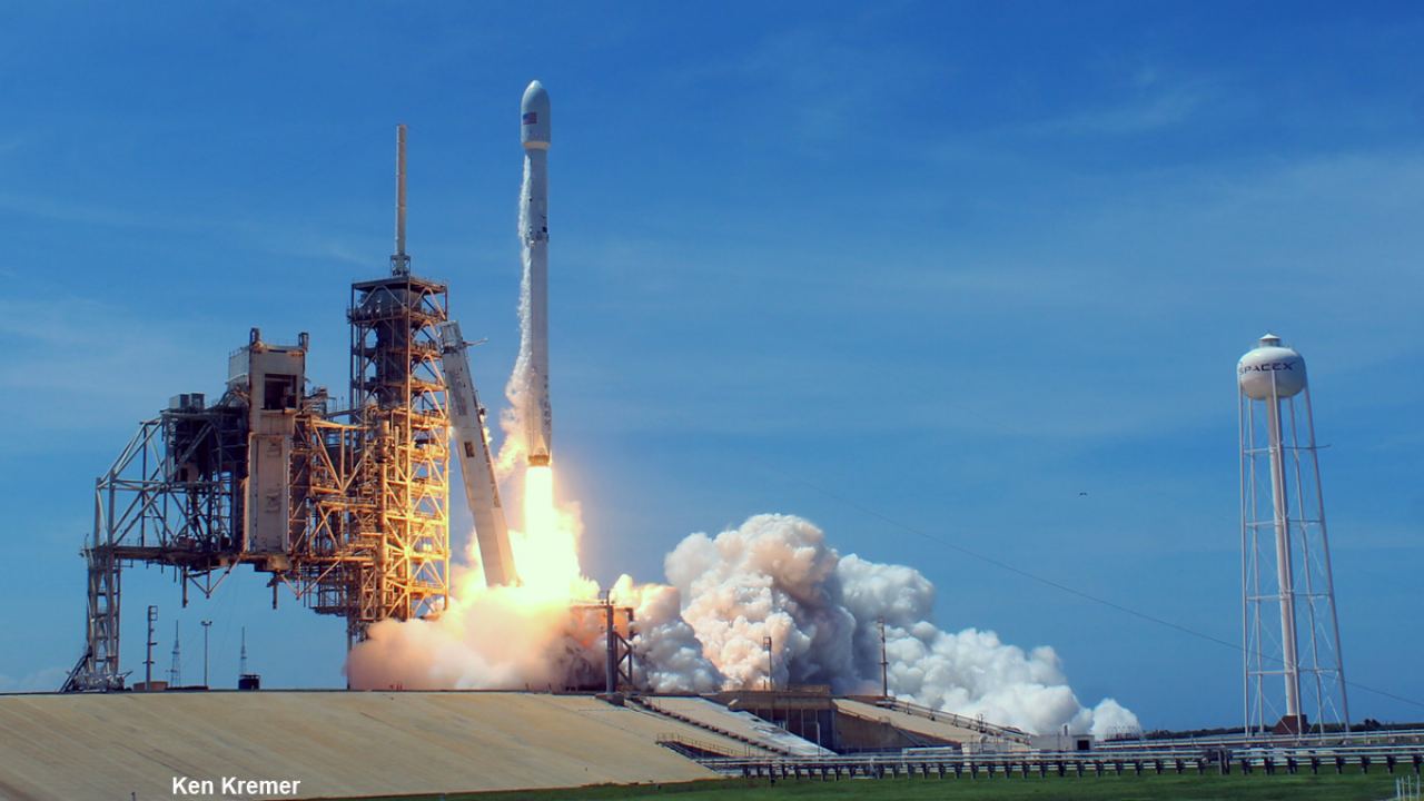 Điều gì sẽ xảy ra khi SpaceX Falcon 9 Rocket phóng lên vũ trụ mang trên mình chiếc BulgariaSat-1? Hãy cùng xem với những hình ảnh đẹp và chân thực nhất giờ đây. Chắc chắn bạn sẽ được trải nghiệm những giây phút đầy thú vị cùng với SpaceX. 