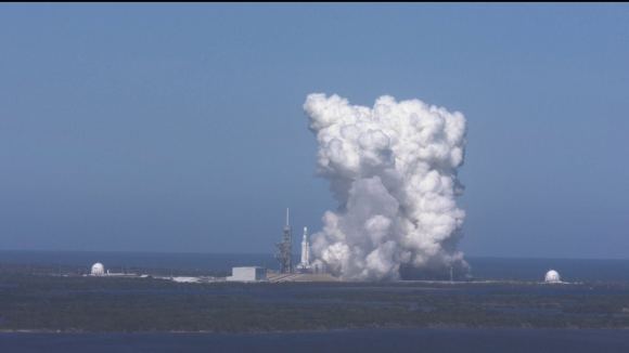 The Falcon Heavy generated an enormous amount of steam when it fired all 27 of its engines. Image: SpaceX