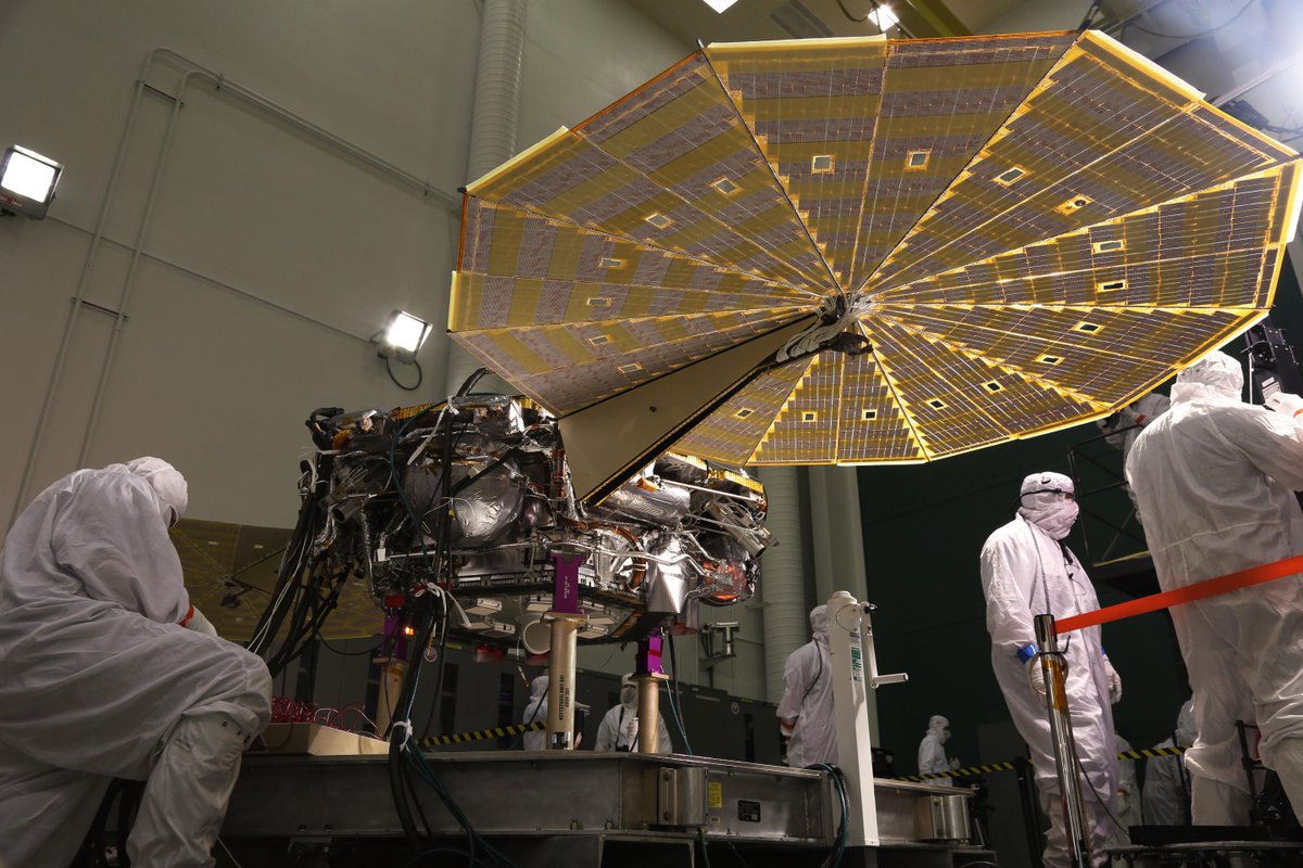 The Insight lander responds to commands to spread its solar arrays during a January 23, 2018 test at the Lockheed Martin clean room in Littleton, Colorado. Image: Lockheed Martin Space