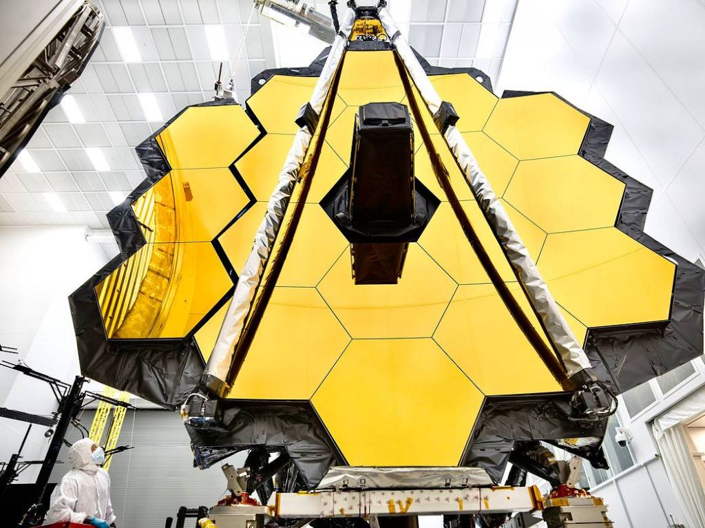 Image of the James Webb Space Telescope, which will operate in the infrared range, being assembled in a cleanroom.