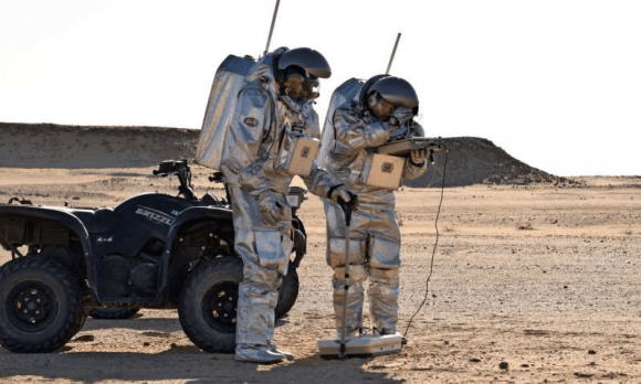 Astronauts hard at work with the ScanMars device at Dhofar, Oman. Image: OEWF – Austrian Space Forum 