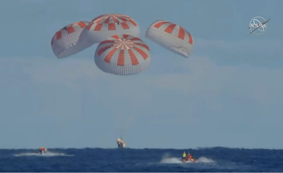 The Crew Dragon splashing down. The picture is a little grainy, but that just makes it look  historical. Which it is. Image Credit: NASA/SpaceX