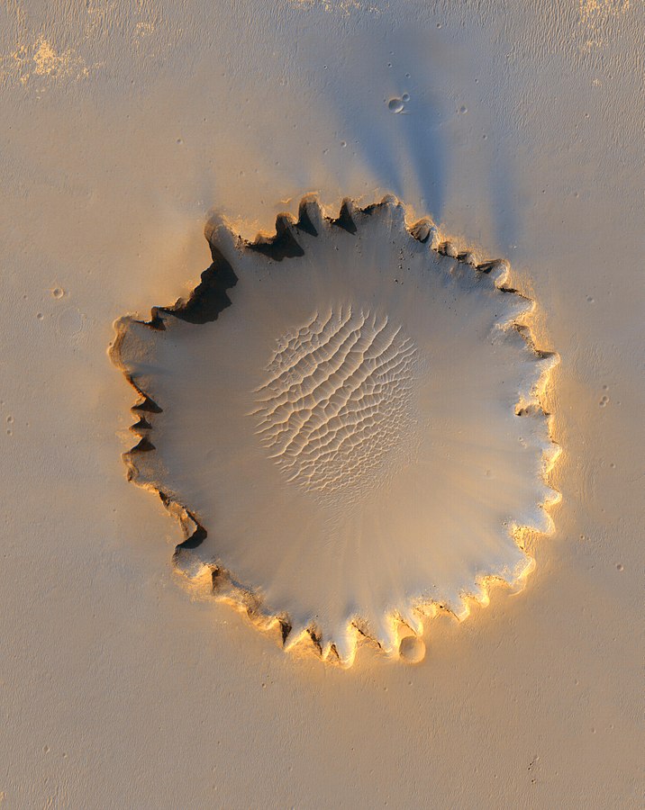 The Victoria Crater on Mars. NASA's MRO has been delighting us with images of dune-filled craters for years now. HiRISE images from the MRO allowed the authors to study Martian dunes and how they move. Image Credit: By NASA/JPL/University of Arizona - http://photojournal.jpl.nasa.gov/catalog/PIA08813, Public Domain, https://commons.wikimedia.org/w/index.php?curid=4211043
