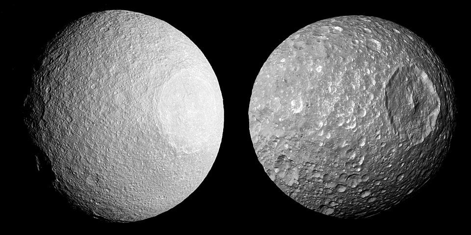 Tétis (L) e Mimas (R) sem escala.  Crédito de imagem: da NASA / JPL-Caltech / Space Science Institute.