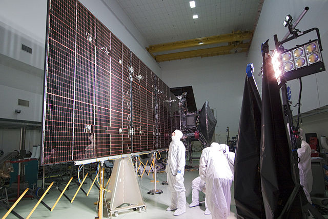 Juno's solar panels being tested. Juno was never designed to travel in darkness. Its solar panels are its source of power, and it doesn't have enough battery storage capacity to survive 12 hours of darkness. Image Credit: By Photo credit: NASA/Jack Pfaller - http://mediaarchive.ksc.nasa.gov/detail.cfm?mediaid=53133, Public Domain, https://commons.wikimedia.org/w/index.php?curid=15418531