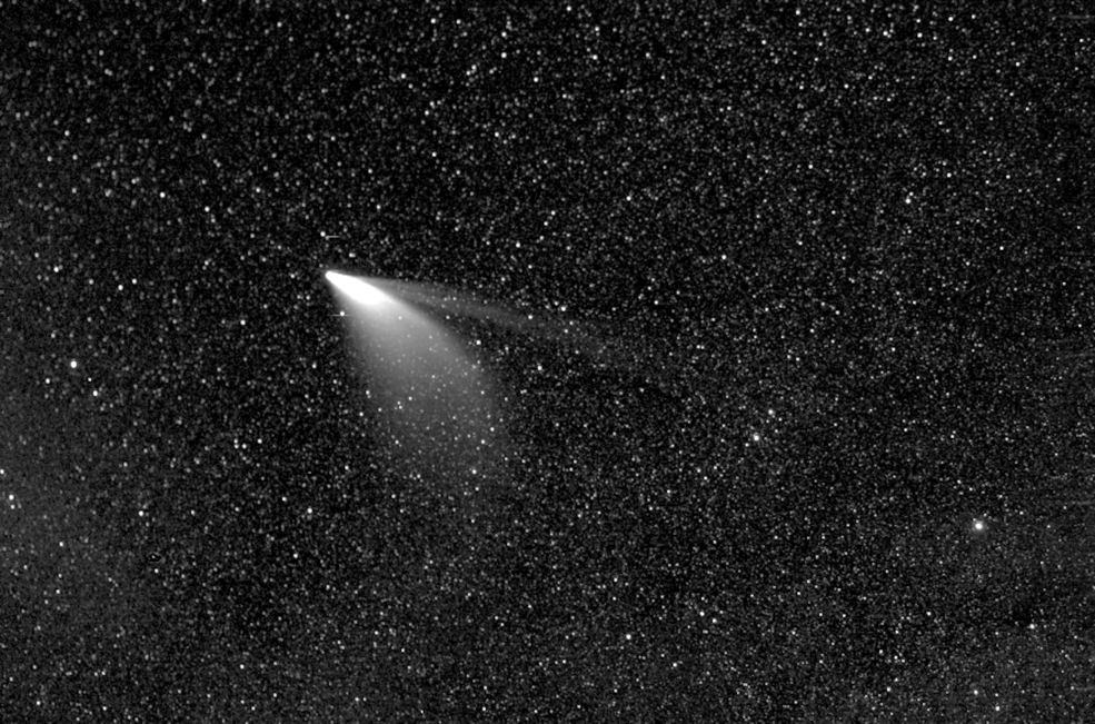 Processed data from the WISPR instrument on NASA’s Parker Solar Probe shows greater detail in the twin tails of comet NEOWISE, as seen on July 5, 2020. The lower, broader tail is the comet’s dust tail, while the thinner, upper tail is the comet’s ion tail.
Credits: NASA/Johns Hopkins APL/Naval Research Lab/Parker Solar Probe/Guillermo Stenborg