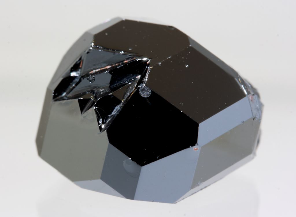 Image of Yttrbium Iron Garnet (YIG), the material proosed for use int he experiment.