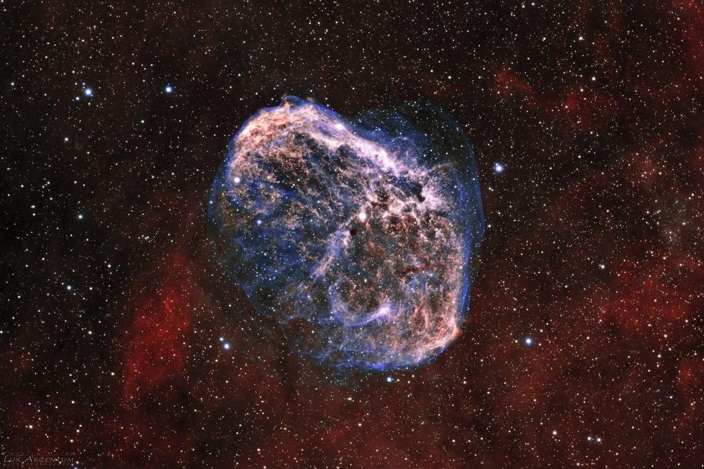 1620px-NGC_6888_the_Crescent_Nebula_in_C
