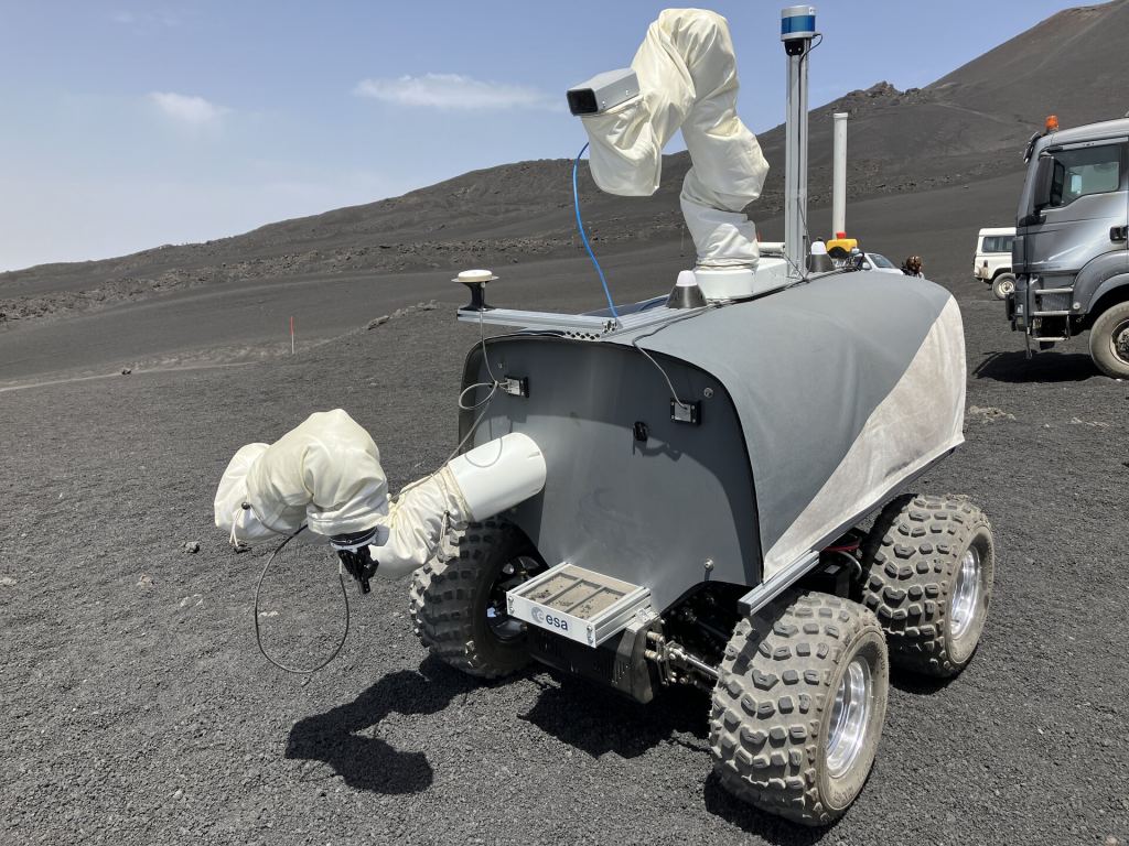 An Astronaut Controlled a Rover as it Collected Samples on Mt Etna. In the Future, it’ll be on the Moon