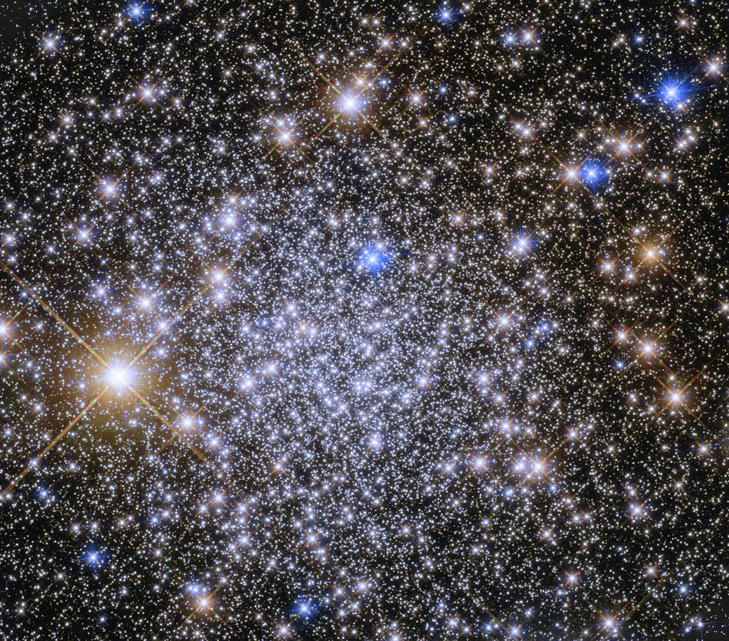 Two Great Globular Clusters Seen by Hubble: Pismis 26 and Ruprecht 106