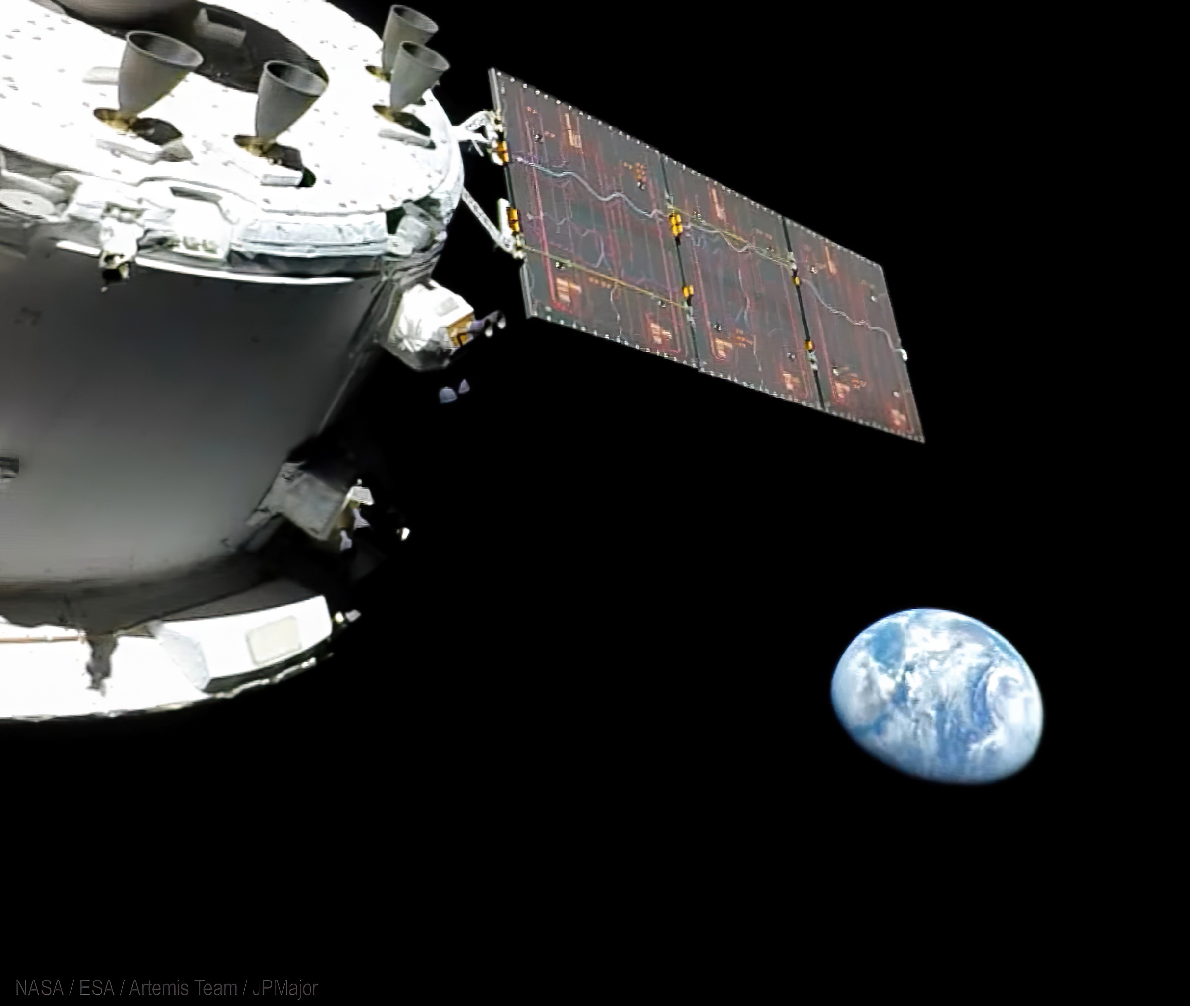 Artemis 1 Sends Back Snapshots of Earth as It Speeds Toward the Moon