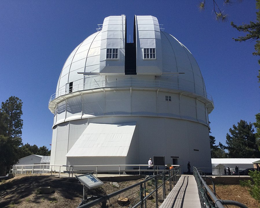 The Hooker Telescope enclosure at the Mt. Wilson Observatory. The telescope was mothballed in 1985 due to light pollution. Image Credit: By Craig Baker - Own work, CC BY-SA 4.0, https://commons.wikimedia.org/w/index.php?curid=73093247
