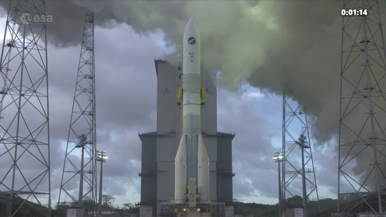 Ariane 6 enciende sus motores simulando un vuelo al espacio