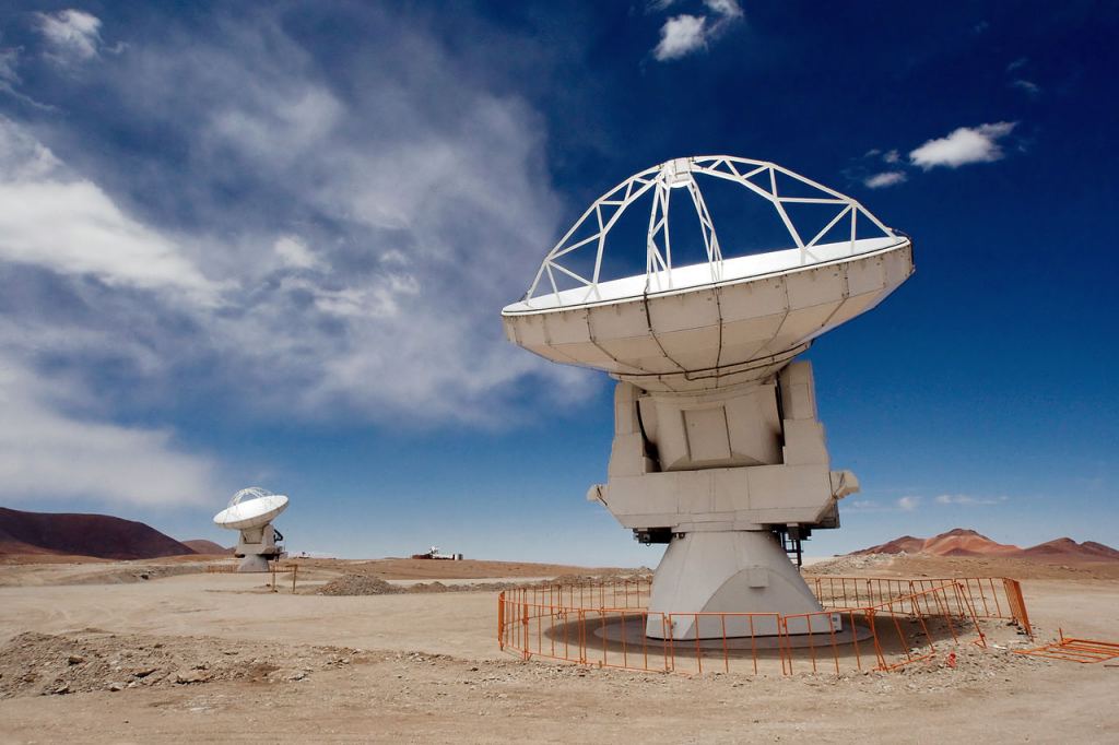 Image showing the two receivers of the ALMA array in the Atacama Desert.
