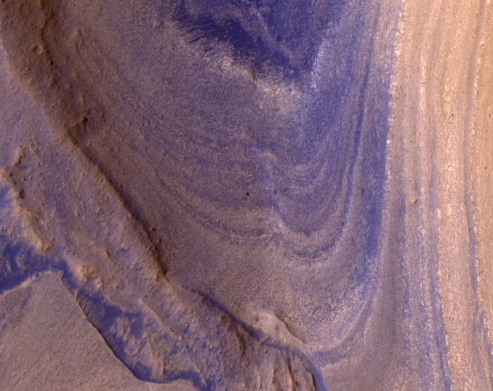 HiRISE spots Curiosity driving toward upper Gediz Vallis. Credit: NASA/JPL-Caltech/University of Arizona